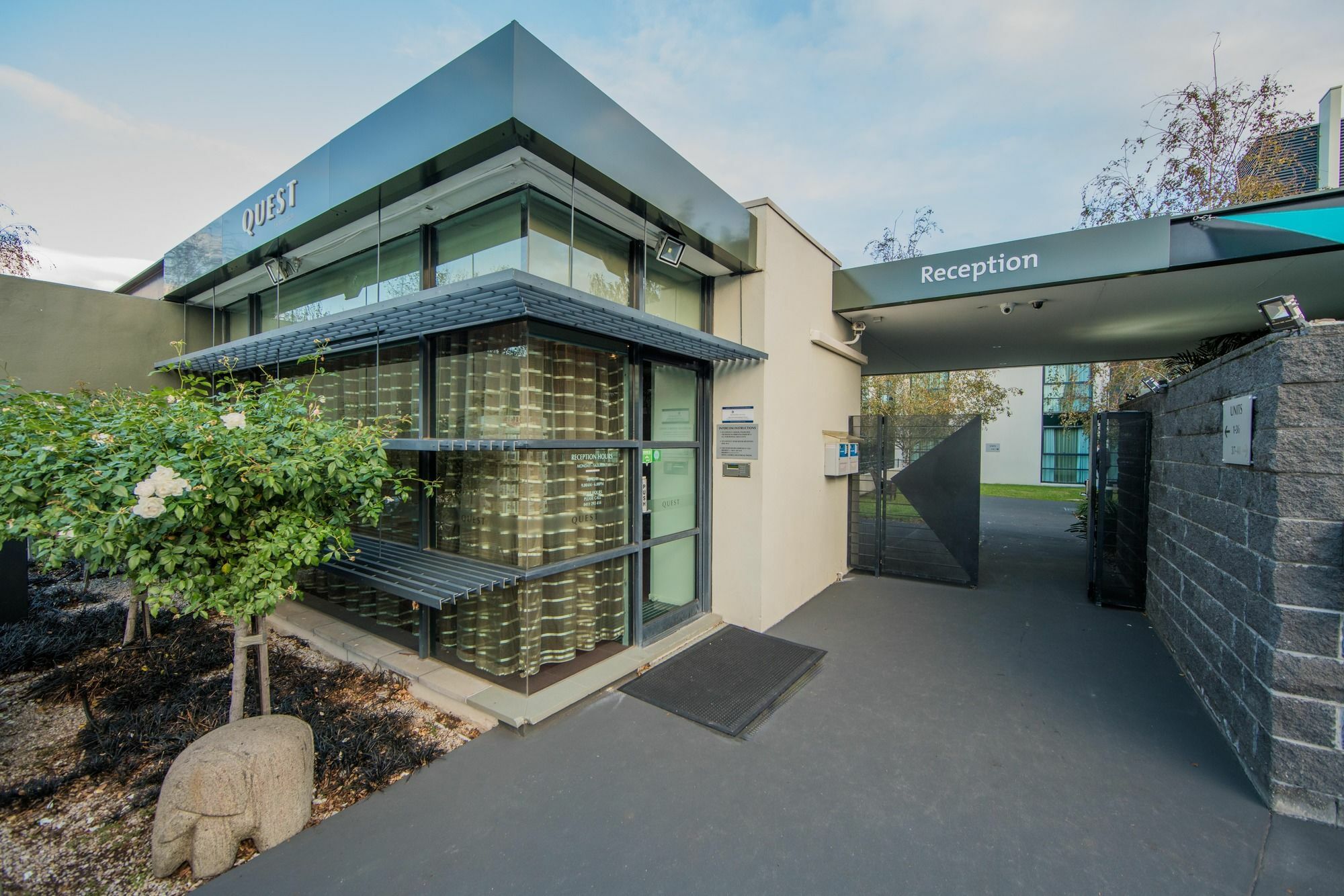Quest Flemington Aparthotel Melbourne Exterior foto